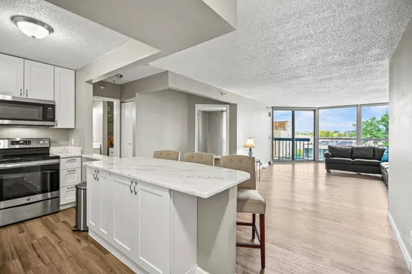 1660 N Prospect Unit 404, Milwaukee, WI 53202