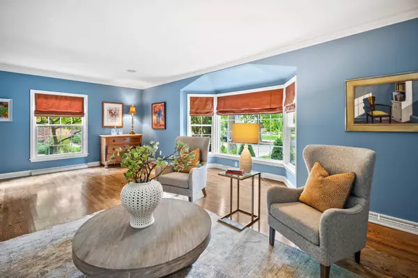 3954 N Harcourt, Shorewood, WI 53211