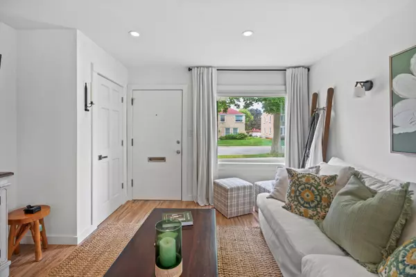 4864 N Mohawk, Glendale, WI 53217