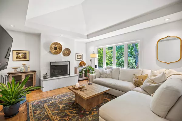 530 W Fairy Chasm, Bayside, WI 53217