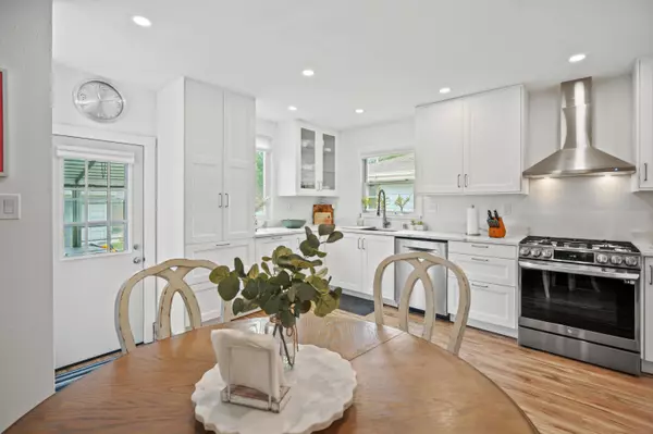 4864 N Mohawk, Glendale, WI 53217