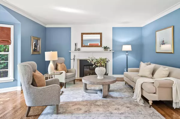 3954 N Harcourt, Shorewood, WI 53211