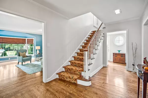 3954 N Harcourt, Shorewood, WI 53211