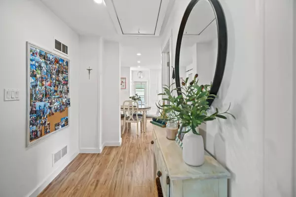 4864 N Mohawk, Glendale, WI 53217