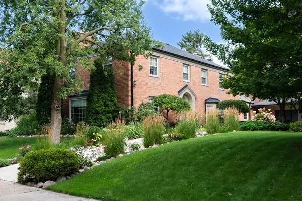 3954 N Harcourt, Shorewood, WI 53211