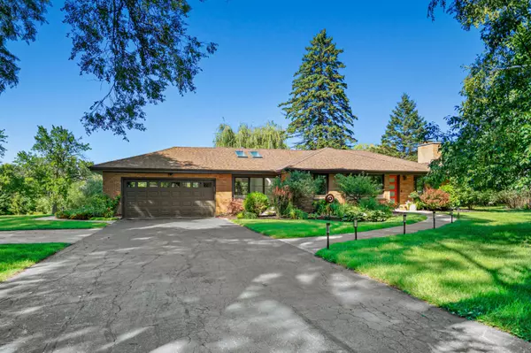 530 W Fairy Chasm, Bayside, WI 53217