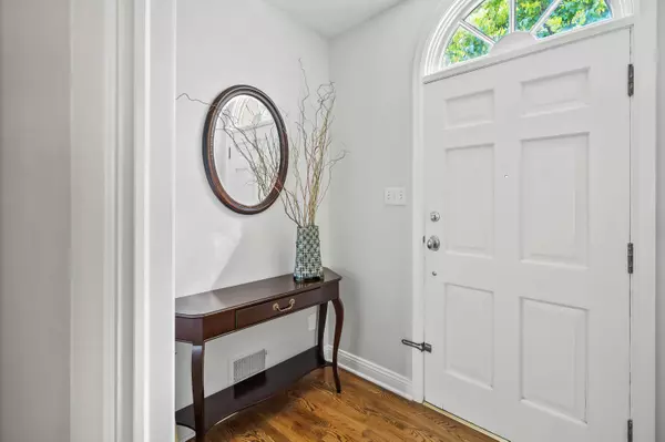 3954 N Harcourt, Shorewood, WI 53211