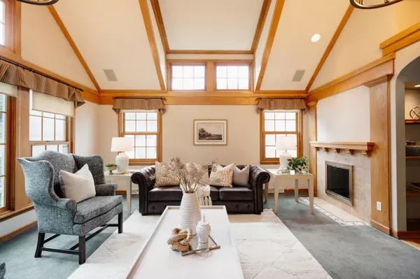 5160 N Kent, Whitefish Bay, WI 53217