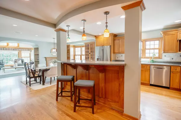 5160 N Kent, Whitefish Bay, WI 53217