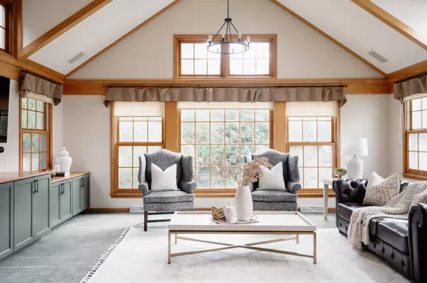 5160 N Kent, Whitefish Bay, WI 53217