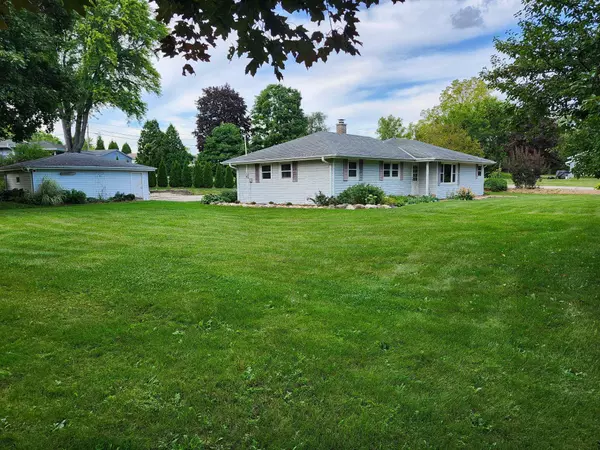 21521 W Woodland, New Berlin, WI 53146