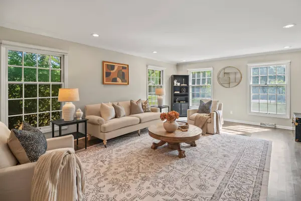 1100 E Donges, Bayside, WI 53217