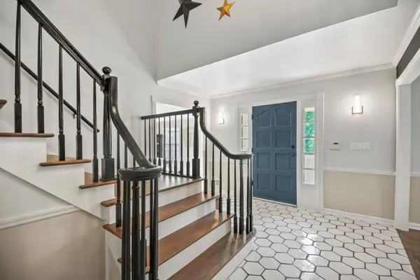 1100 E Donges, Bayside, WI 53217