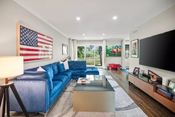 1012 W Eula Unit 1014, Glendale, WI 53209