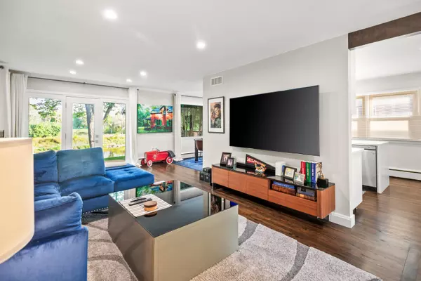 1012 W Eula Unit 1014, Glendale, WI 53209