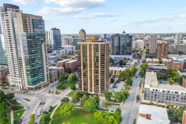 929 N Astor Unit 2705-2707, Milwaukee, WI 53202