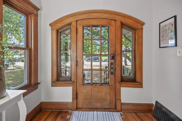 4056 N Farwell, Shorewood, WI 53211