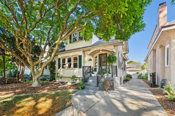 4056 N Farwell, Shorewood, WI 53211