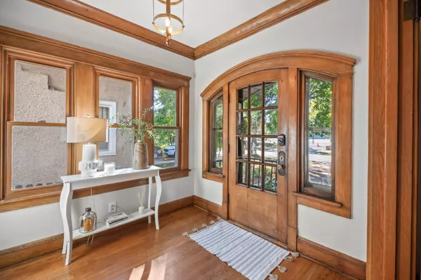 4056 N Farwell, Shorewood, WI 53211