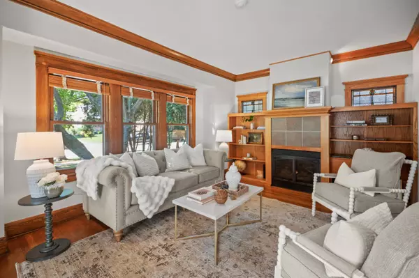 4056 N Farwell, Shorewood, WI 53211