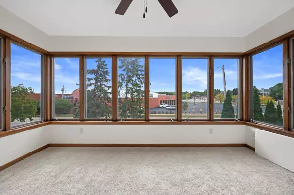 N84W15750 Ridge Unit 204, Menomonee Falls, WI 53051