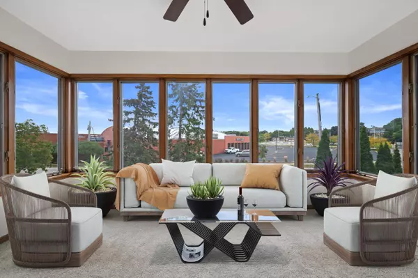 N84W15750 Ridge Unit 204, Menomonee Falls, WI 53051