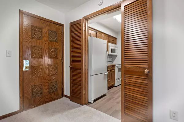 N84W15750 Ridge Unit 204, Menomonee Falls, WI 53051