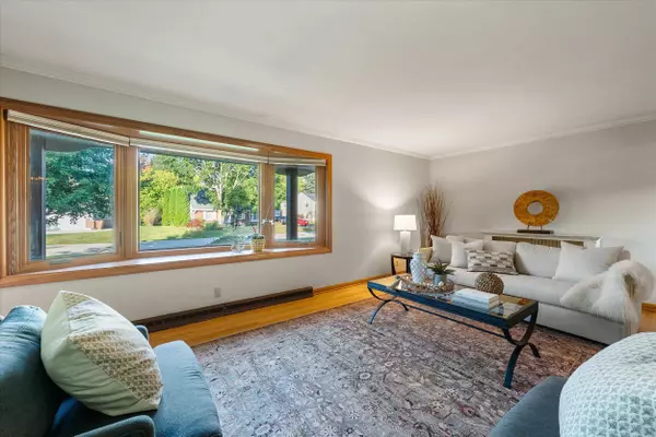 6101 N Alberta, Glendale, WI 53217