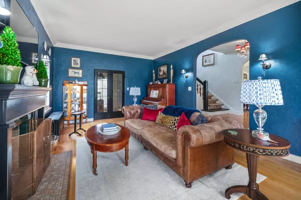 324 E Lexington, Whitefish Bay, WI 53217