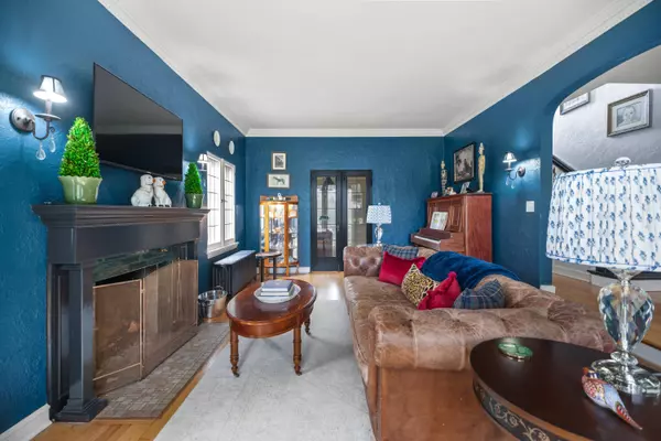 324 E Lexington, Whitefish Bay, WI 53217