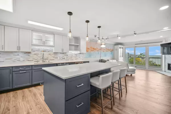 2702 S Shore Unit B, Milwaukee, WI 53207