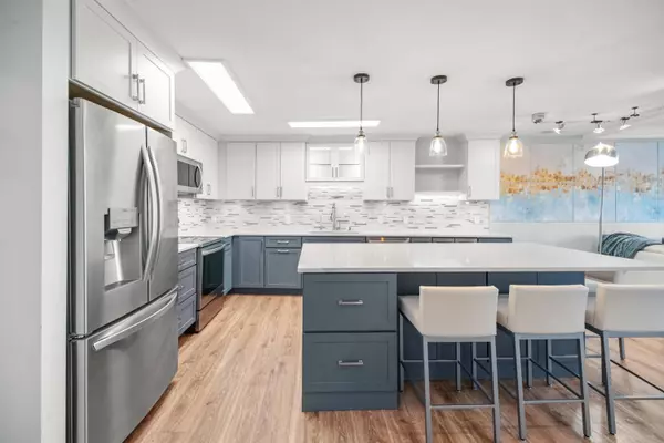 2702 S Shore Unit B, Milwaukee, WI 53207