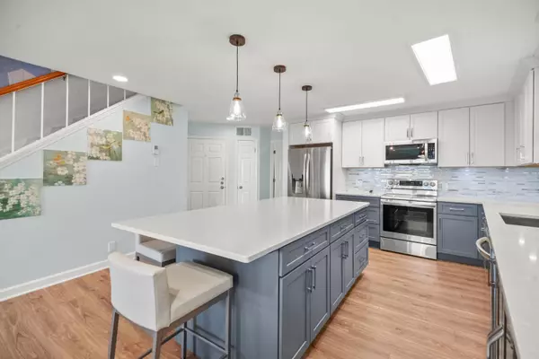 2702 S Shore Unit B, Milwaukee, WI 53207