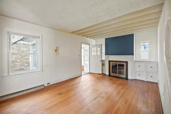 5039 N Woodruff, Whitefish Bay, WI 53217