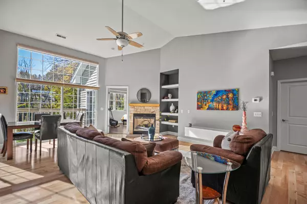 8485 S Ashbury Unit 202, Oak Creek, WI 53154