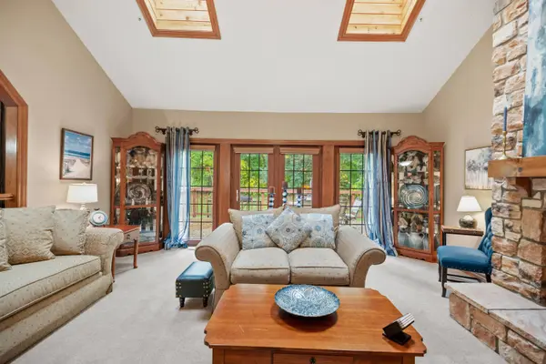 18675 St Andrew Unit B, Brookfield, WI 53045