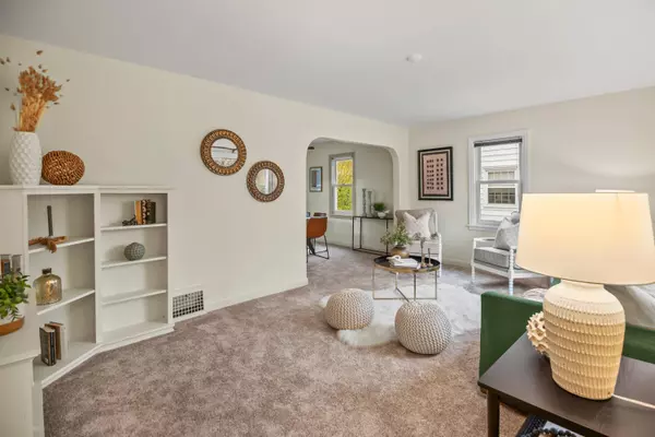 4941 N Hollywood, Whitefish Bay, WI 53217