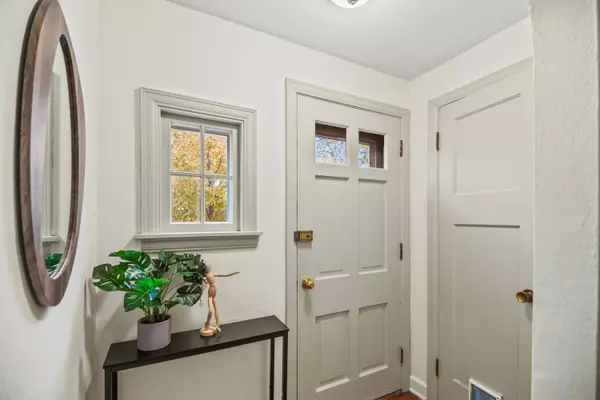 4941 N Hollywood, Whitefish Bay, WI 53217