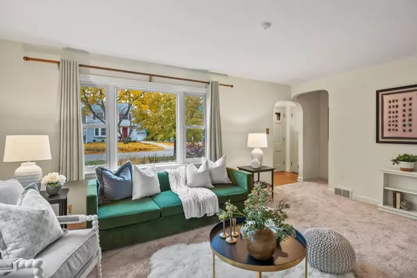 4941 N Hollywood, Whitefish Bay, WI 53217