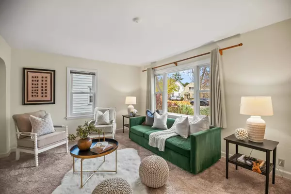 4941 N Hollywood, Whitefish Bay, WI 53217