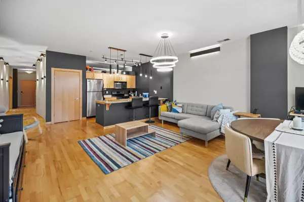 601 E Ogden Unit 405, Milwaukee, WI 53202