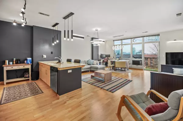 601 E Ogden Unit 405, Milwaukee, WI 53202