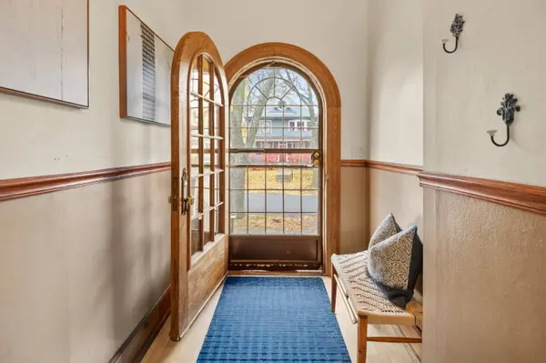 2918 N Hackett, Milwaukee, WI 53211