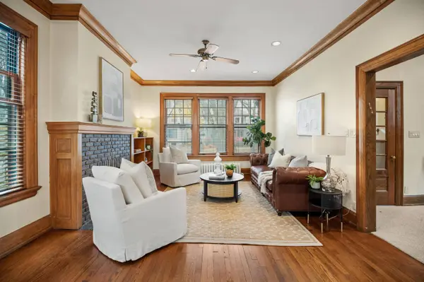 2918 N Hackett, Milwaukee, WI 53211