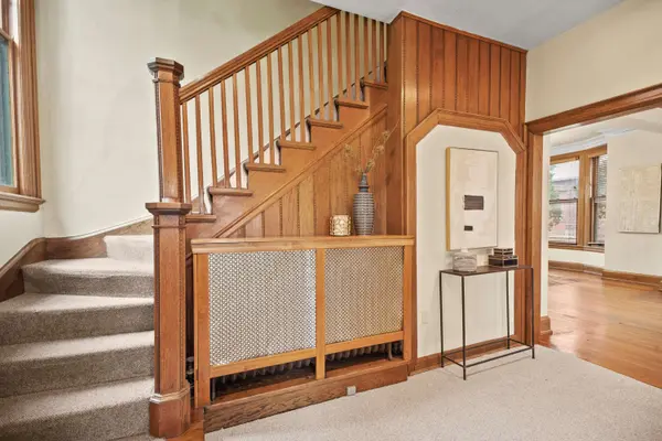 2918 N Hackett, Milwaukee, WI 53211