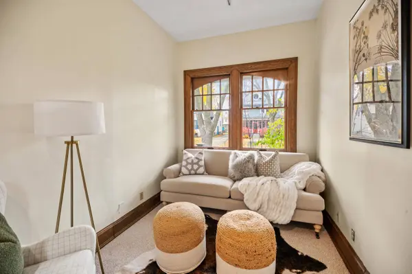 2918 N Hackett, Milwaukee, WI 53211