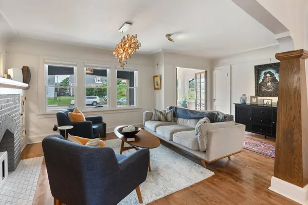 3332 S Kinnickinnic, Milwaukee, WI 53207