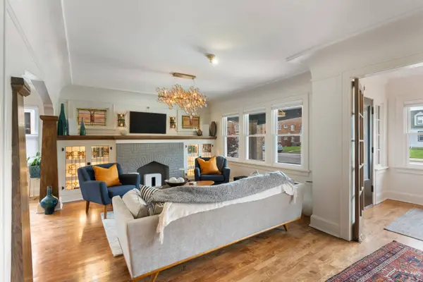 3332 S Kinnickinnic, Milwaukee, WI 53207