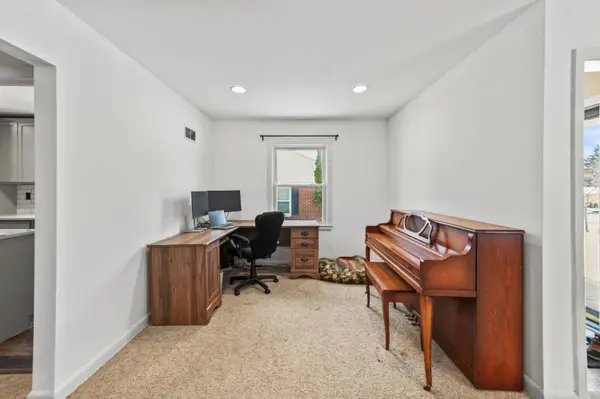 412 E Spooner, Fox Point, WI 53217