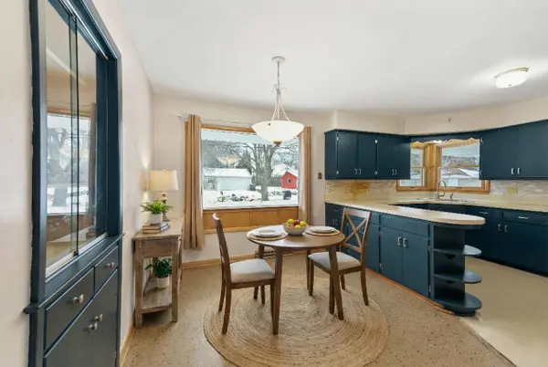 1922 W Mill, Glendale, WI 53209